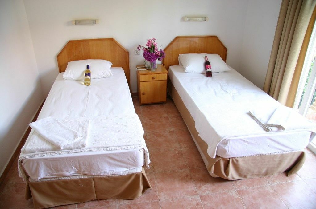 Hibiscus Apartments 马尔马里斯 外观 照片